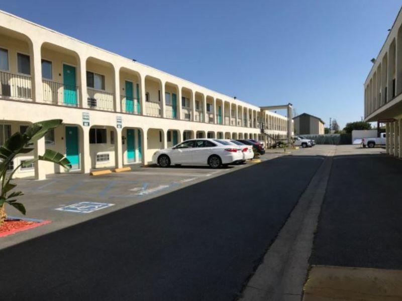 Anaheim Executive Inn & Suites Экстерьер фото