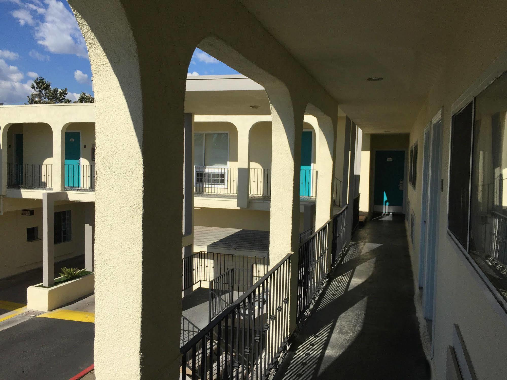 Anaheim Executive Inn & Suites Экстерьер фото